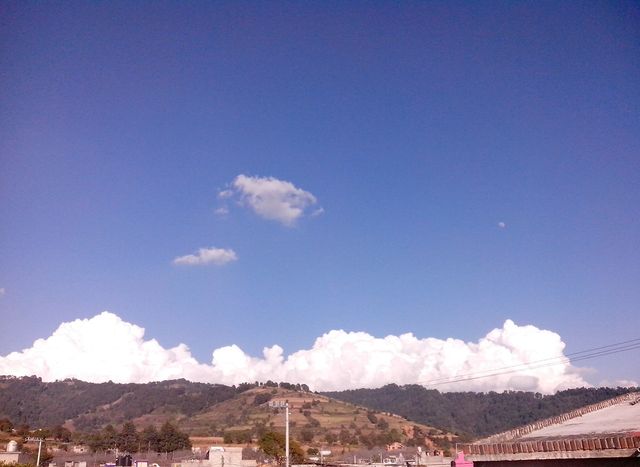 -Cielo5 ene 014- (11-ene-2014) Hora: 16:34

Vista: Hacia el Norte, ligeramente al Noreste.
Clima espléndido y tranquilo, con una luna creciente.