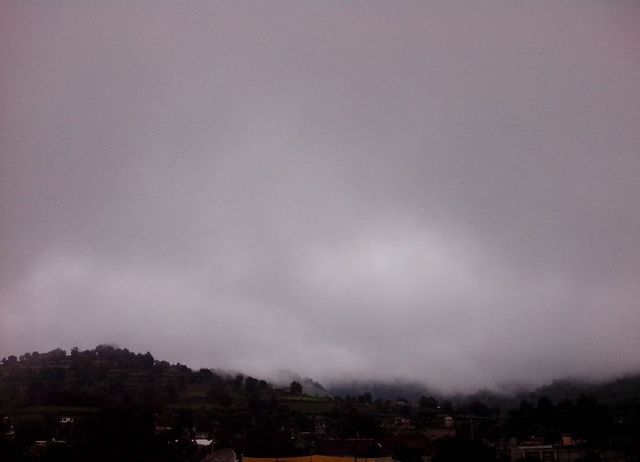 -Cielo2junio2014- (25-junio-2014) 
Hora: 10:50
Vista: Hacia el Norte

Esto es junio.