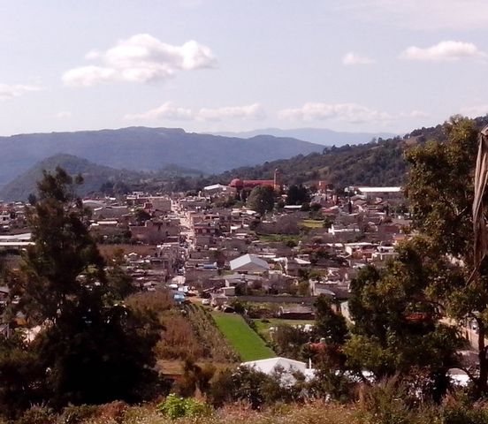 -Desfile del 20 de noviembre- (20 nov 2014) 
Vista: Desde el depósito de agua.
Por ahí vienen, por toda la calle 16 de sep.