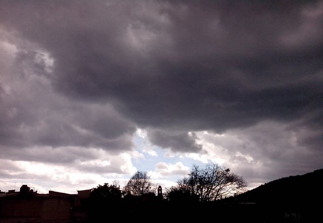 -Cielo4 ene 014- (10-ene-2014) 
Hora: 15:08
Vista: Hacia el Sur.

Como queriendo y no queriendo llover...