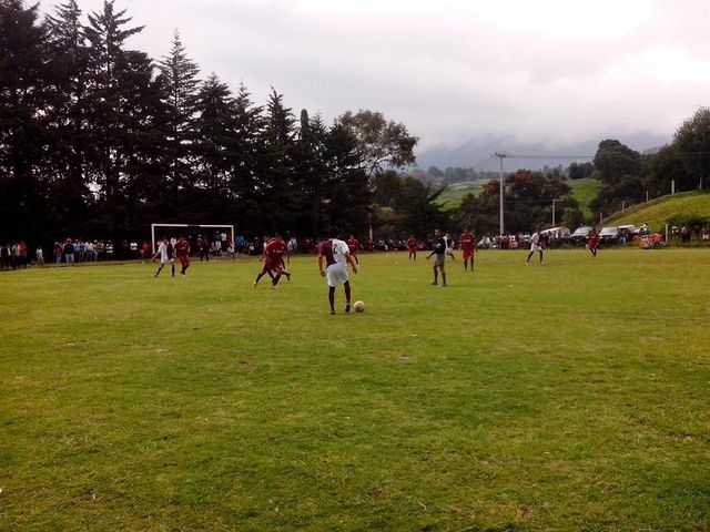 -Porra de Teco- (18agosto2013) Liga Regional Xochiaca 2013. Condesa de Xochiaca Vs Bayer Munich de Tecomatlán. Descripción: Una buena cantidad de porra de Tecomatlan acudió a  apoyar a su equipo finalista.