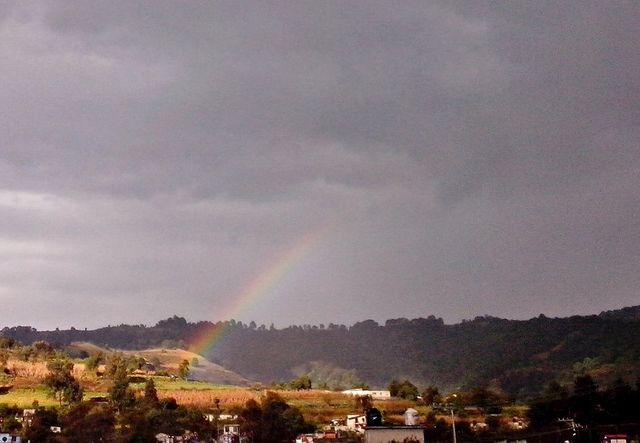 -Arcoiris de diciembre- (14 dic 2014) 
Hora: 16:20
Vista: Hacia el Norte

Hace rato, un gran aguacero y luego el sol...
