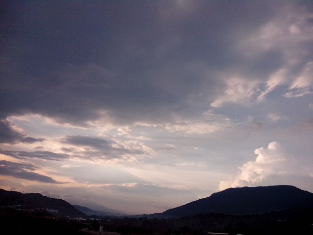 -Cielo1sep2014- (20-sep-2014) Foto: GOF
Hora: 18:50
Vista: Hacia el Noreste

A media tarde, luego de la lluvia.