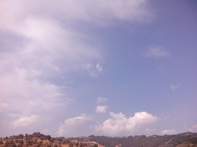 -Cielo6 ene 014- (25-ene-2014) Hora: 15:17

Vista: Hacia el Norte.
Parece que los días fríos han tenido una pausa, al menos por el momento hace buena tarde.
