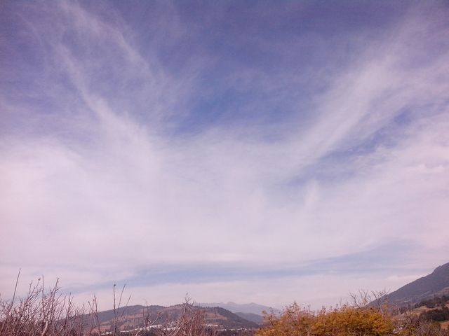 -Cielo8 ene 014- (29-ene-2014) 
Hora: 09:58

Vista: Hacia el Oeste
Un agradable efecto de nubes que filtran el sol de la mañana.